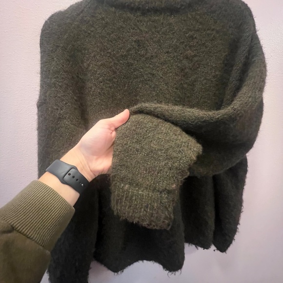 Soft green cardigan - Picture 7 of 11